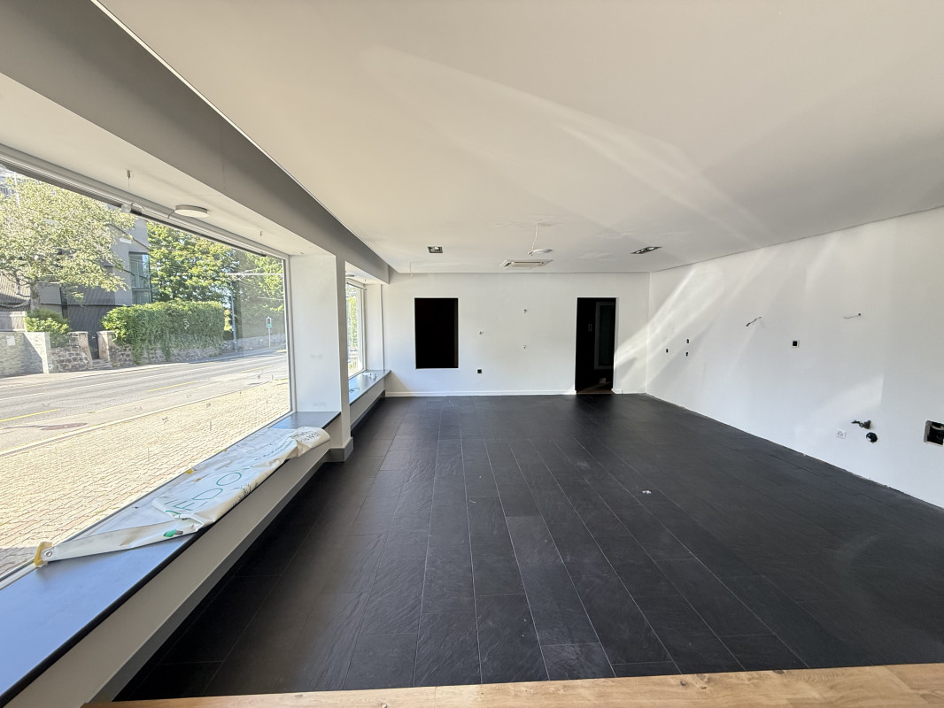 Surface commerciale d'env. 143m2 avec parking - Rte de Vevey 29, 1009 Pully