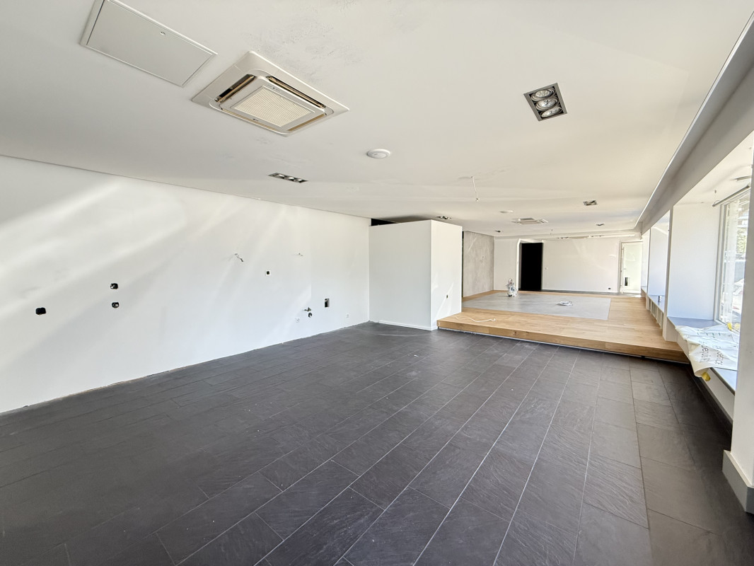 Surface commerciale d'env. 143m2 avec parking - Rte de Vevey 29, 1009 Pully