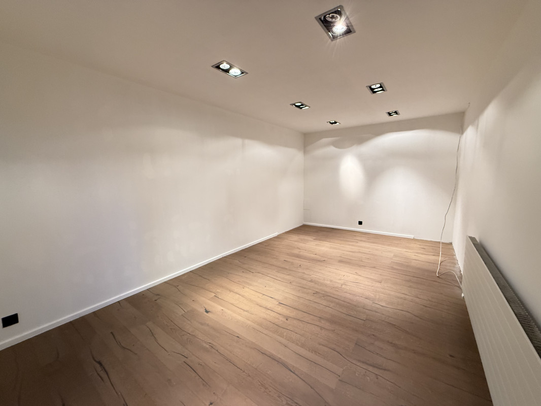 Surface commerciale d'env. 143m2 avec parking - Rte de Vevey 29, 1009 Pully