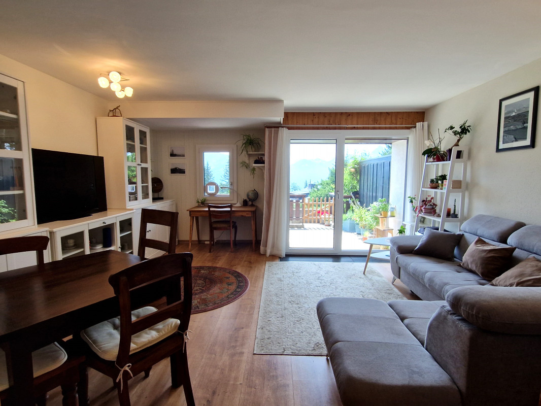 Calme et luminosité, appartement 2.5 pièces plein-pied terrasse