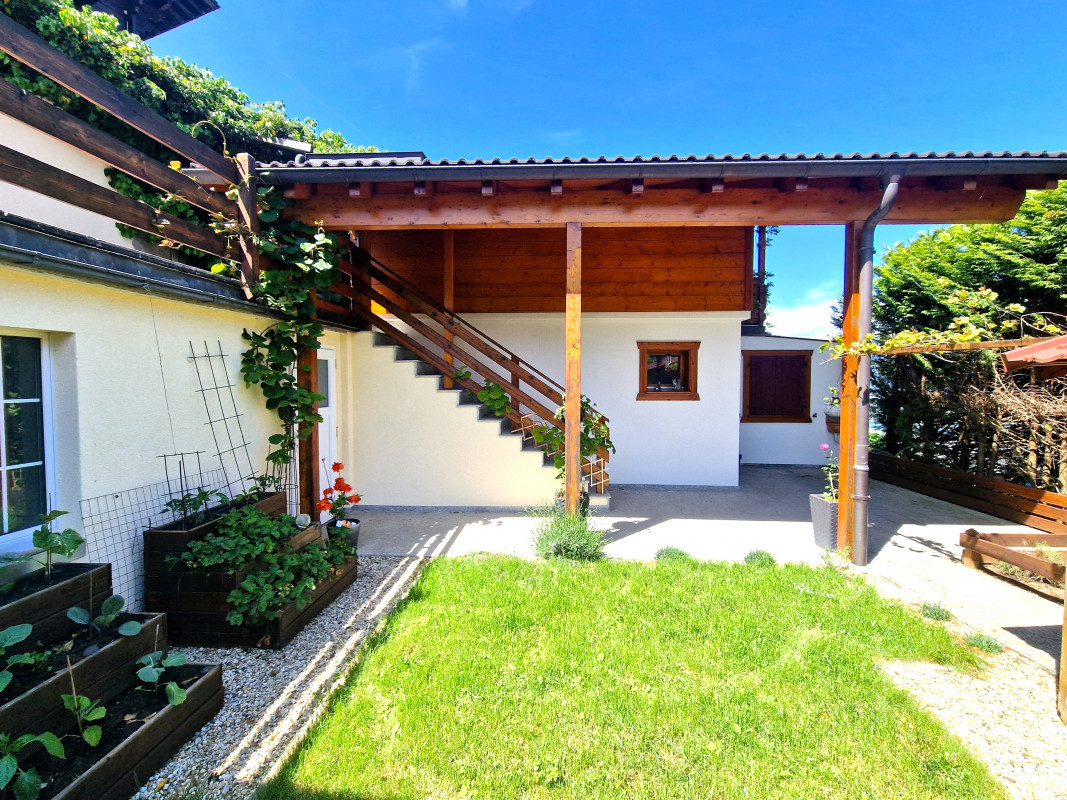 Magnifique vue ! Chalet  4,5 pces, 2 chambres à coucher, panneaux solaires
