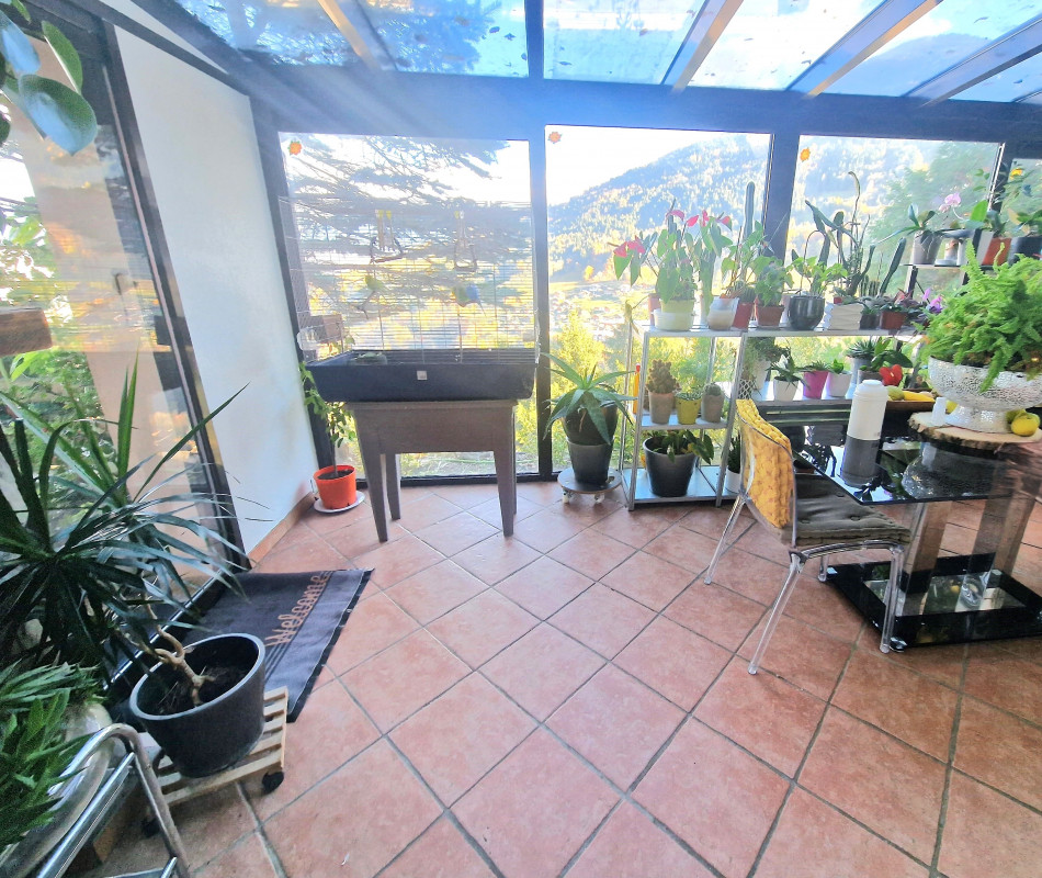Magnifique vue ! Chalet  4,5 pces, 2 chambres à coucher, panneaux solaires