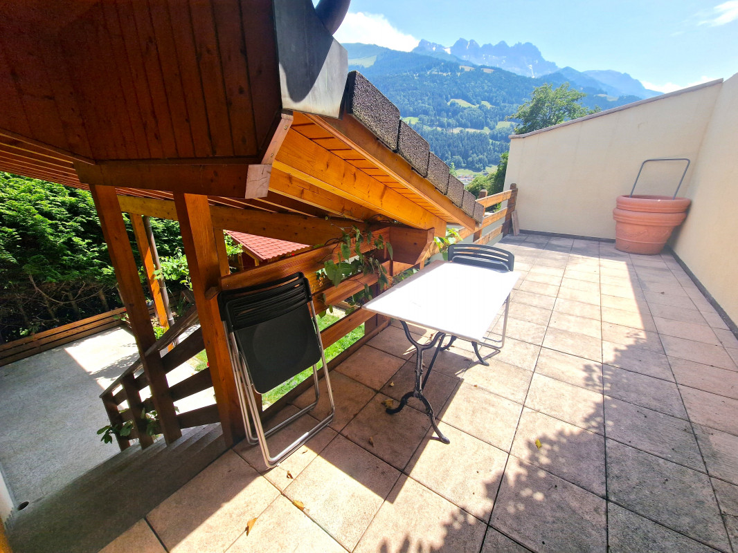 Magnifique vue ! Chalet  4,5 pces, 2 chambres à coucher, panneaux solaires