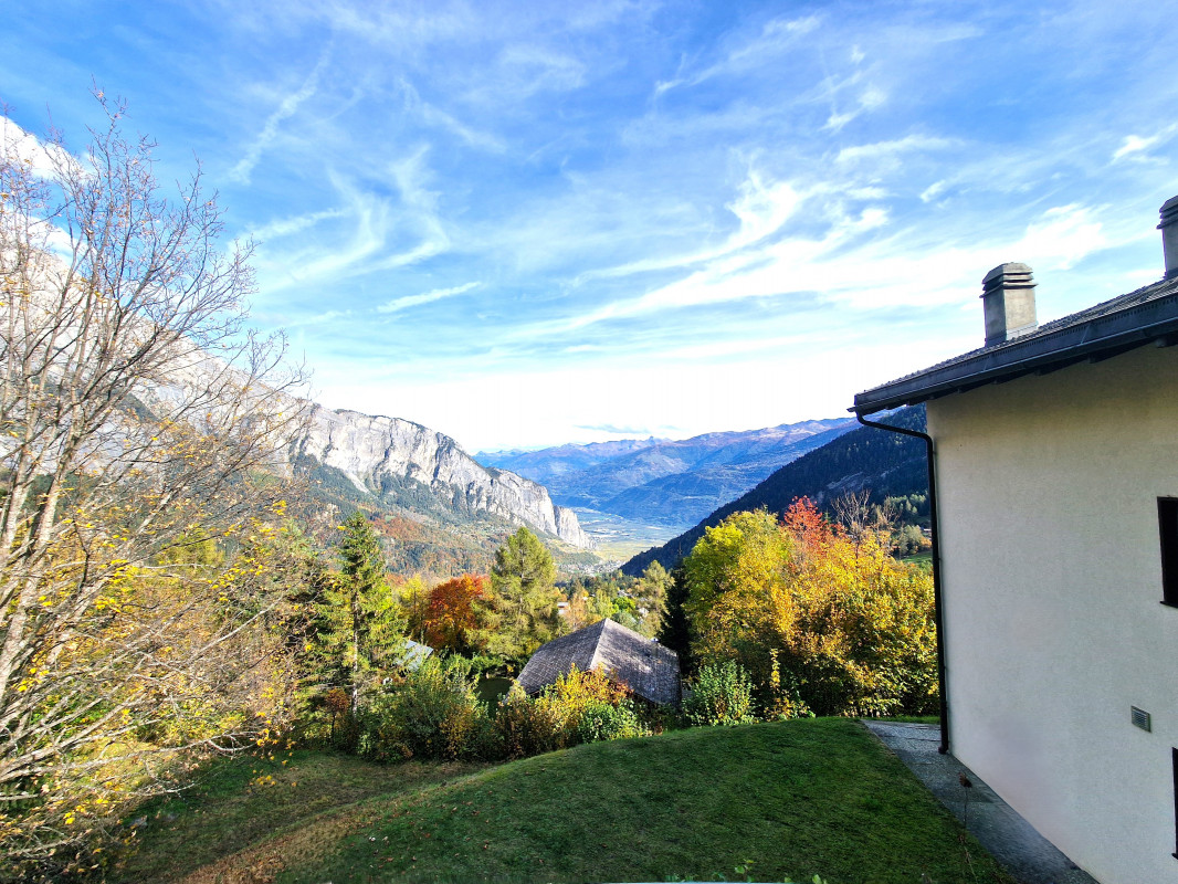 Appartement 2,5 pièces, rez supérieur, à Mayen-de-Chamoson, place parc comprise