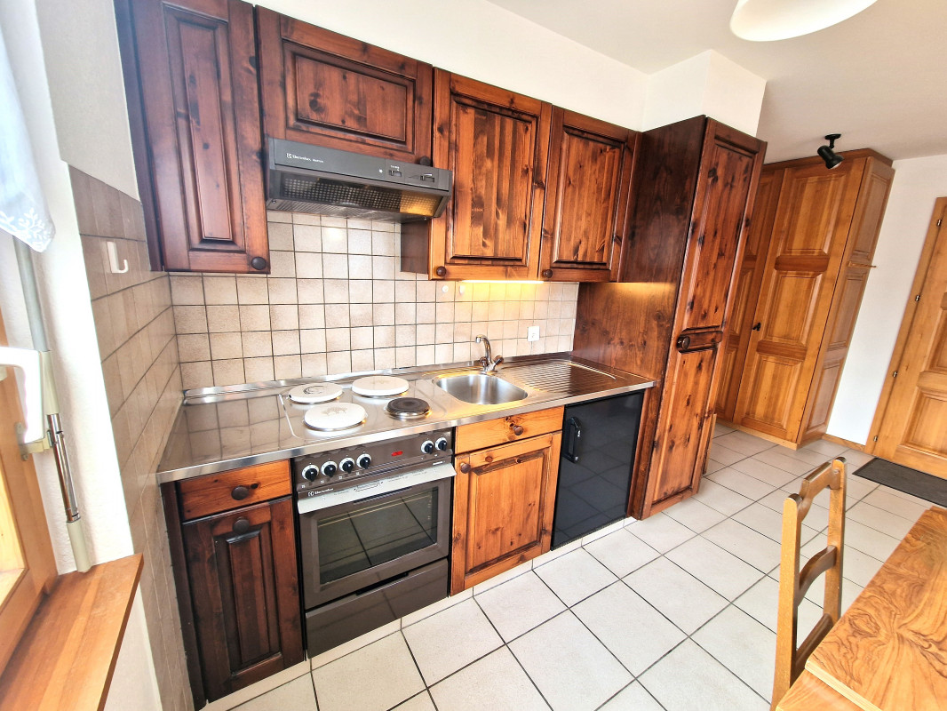 Appartement 2,5 pièces, rez supérieur, à Mayen-de-Chamoson, place parc comprise