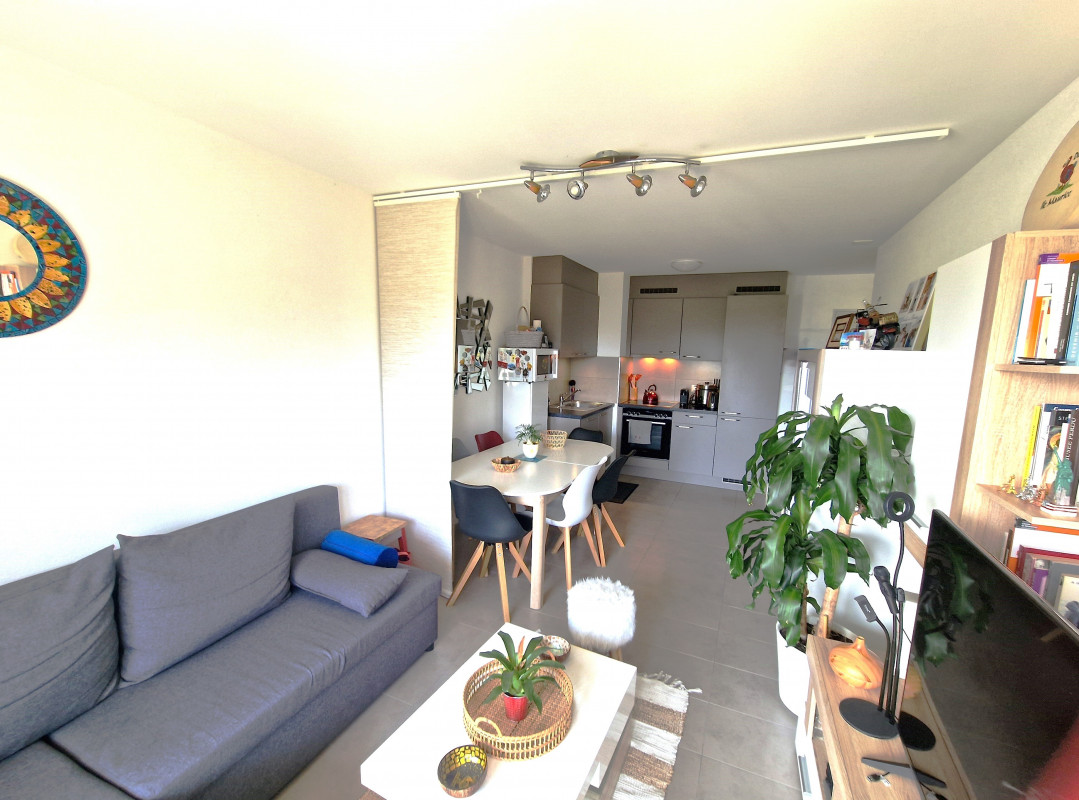 Appartement de 2,5 pièces Minergie, lumineux, belle vue dégagée 