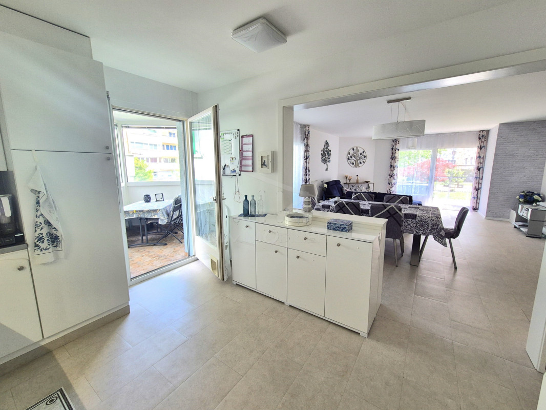 Magnifique ! Spacieux appartement de 4,5 pièces avec véranda, terrasse et jardin