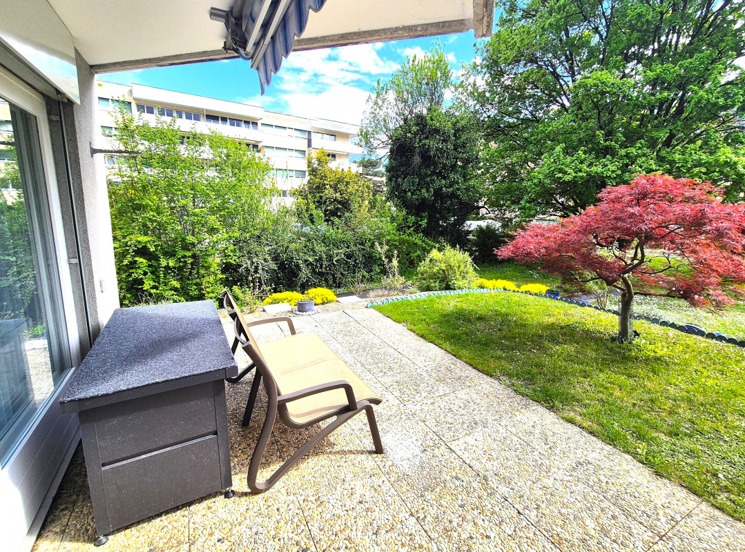 Magnifique ! Spacieux appartement de 4,5 pièces avec véranda, terrasse et jardin