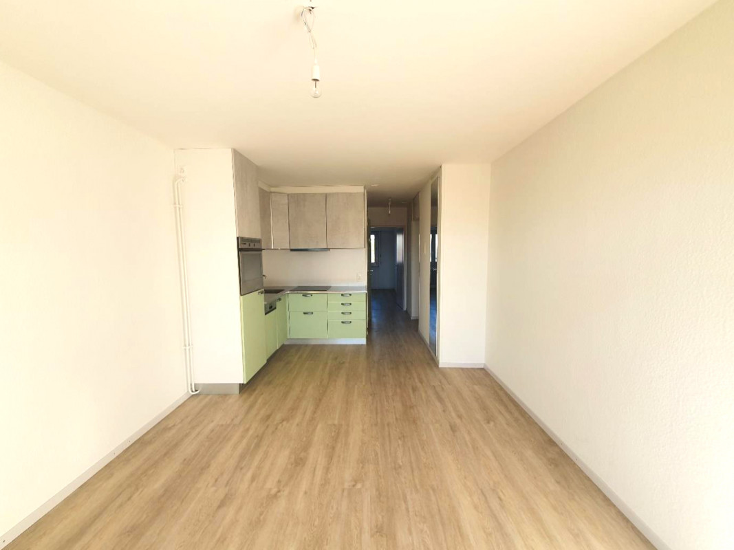 Appartement traversant 2 pièces dans Résidence ,rénové, piscine, espace/solarium