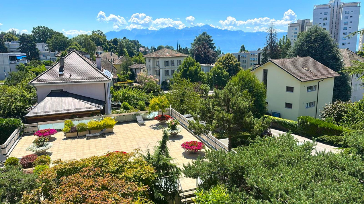 Appartement traversant 2 pièces dans Résidence ,rénové, piscine, espace/solarium