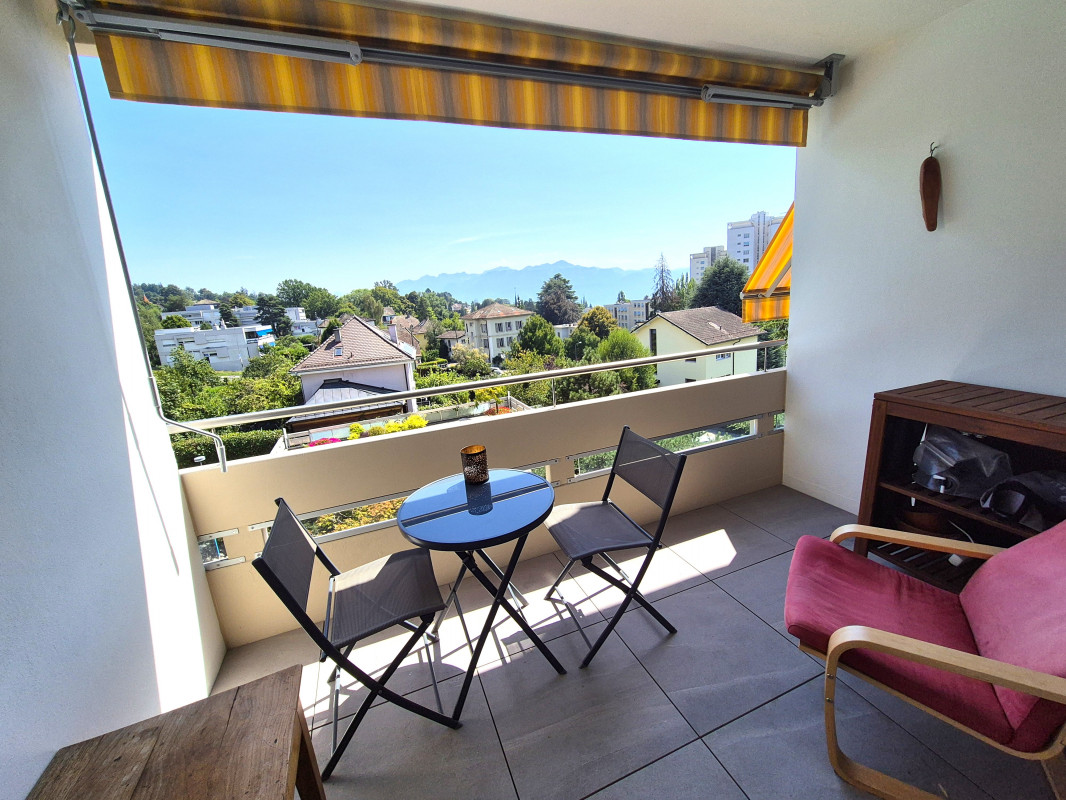 Appartement traversant 2 pièces dans Résidence ,rénové, piscine, espace/solarium