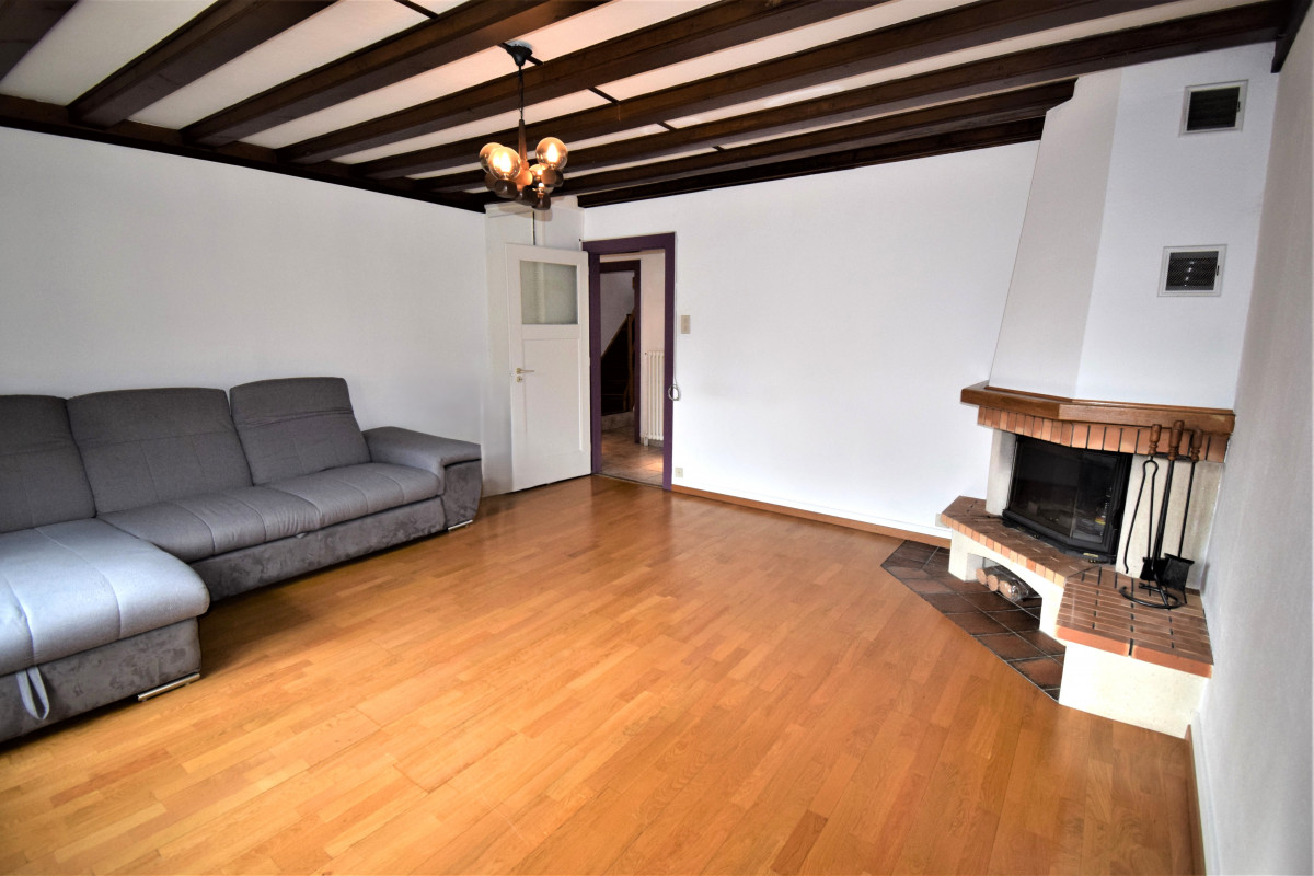 Maison villageoise 5,5 pièces, contigue en pigon, entrée local indépendant 