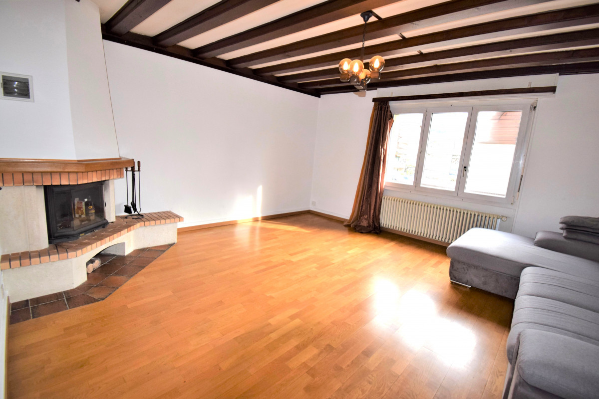 Maison villageoise 5,5 pièces, contigue en pigon, entrée local indépendant 
