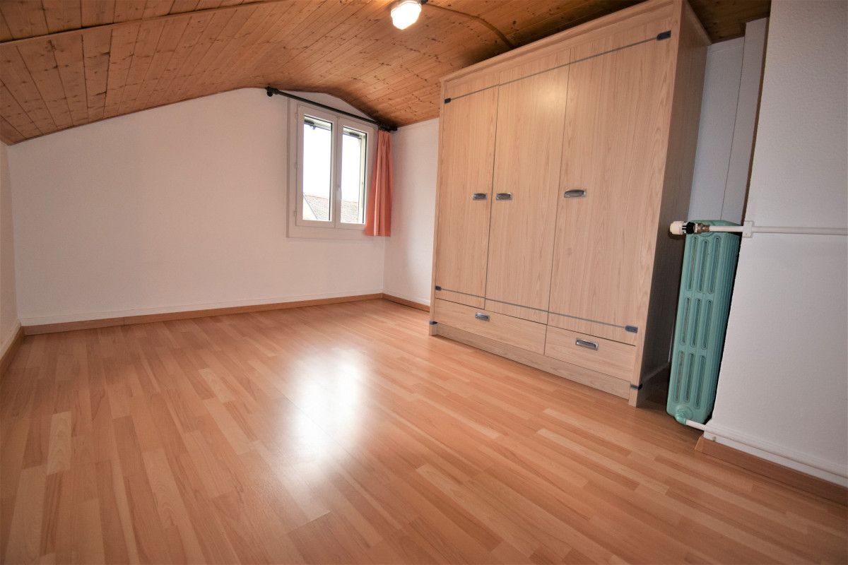 Maison villageoise 5,5 pièces, contigue en pigon, entrée local indépendant 