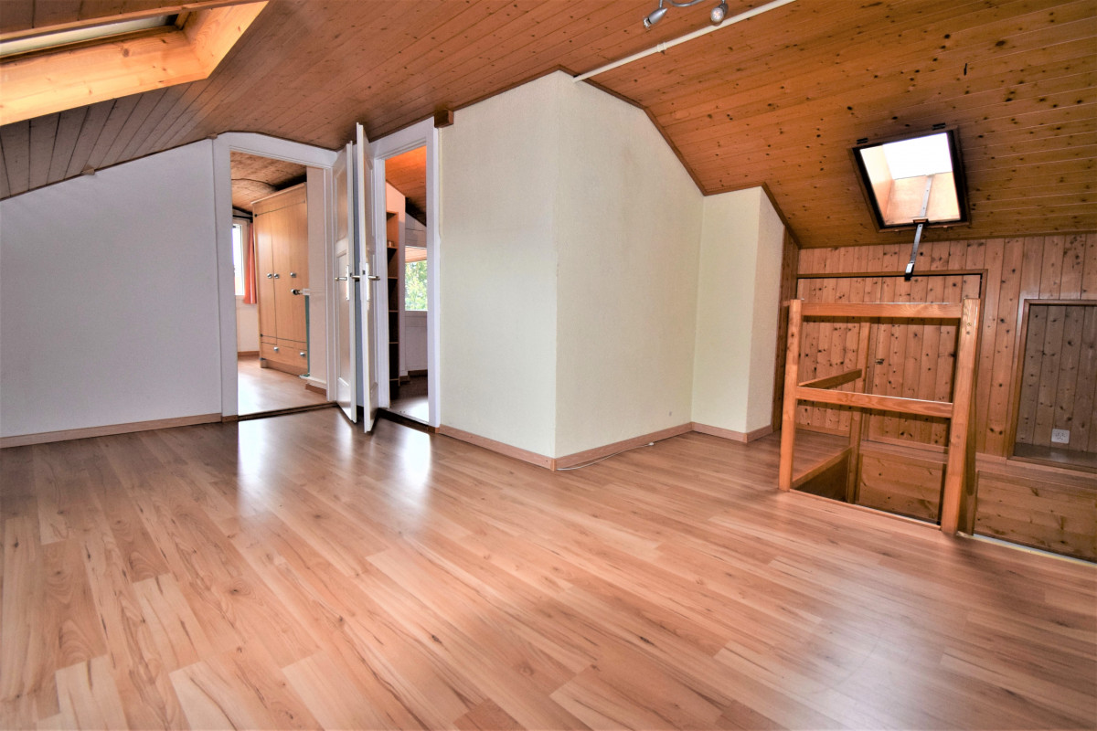 Maison villageoise 5,5 pièces, contigue en pigon, entrée local indépendant 