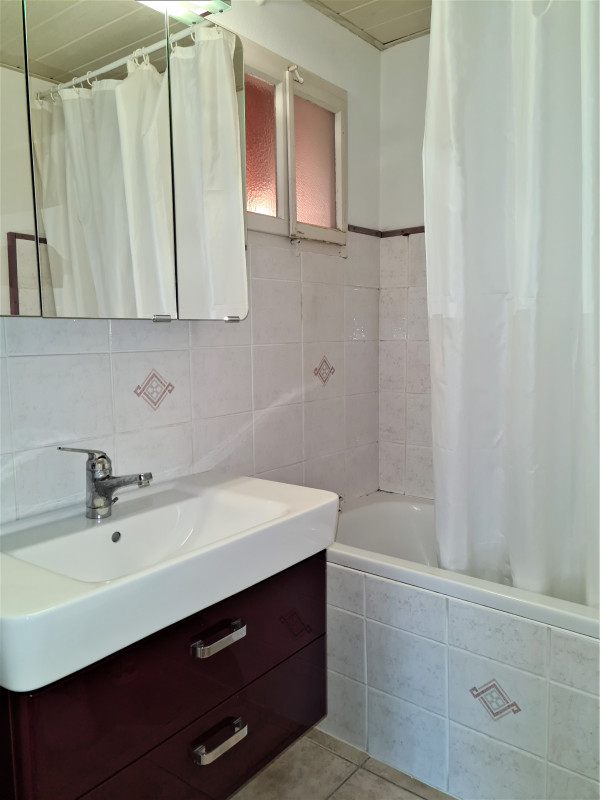 Maison villageoise 5,5 pièces, contigue en pigon, entrée local indépendant 
