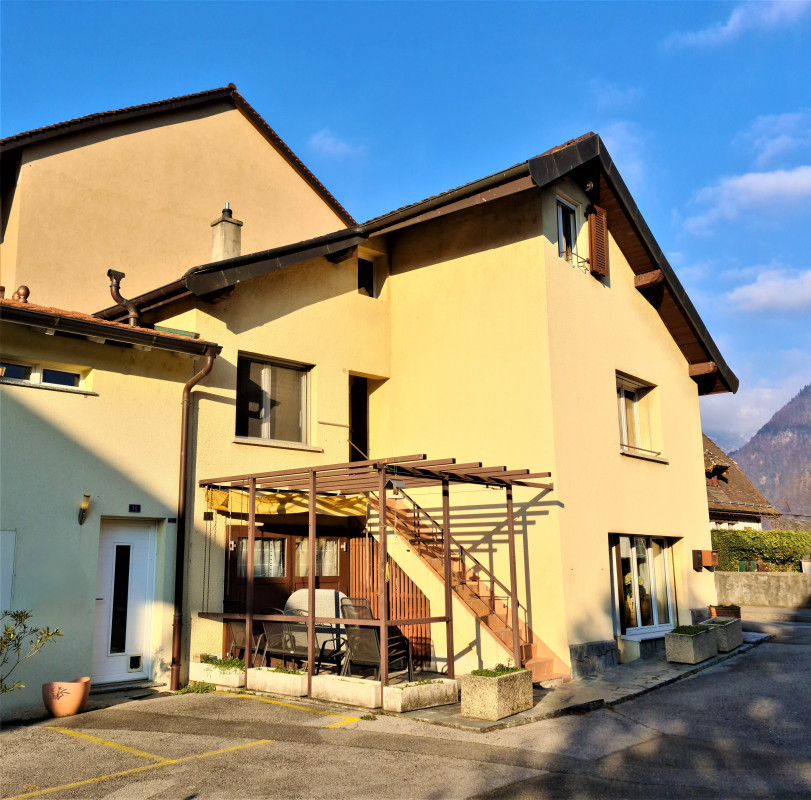 Maison villageoise 5,5 pièces, contigue en pigon, entrée local indépendant 