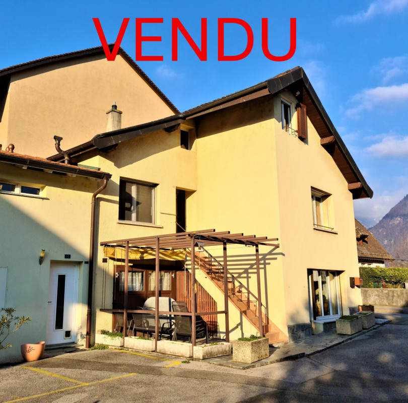 Maison de  5,5 pièces  au centre du village, entrée local indépendant RÉSERVÉE !