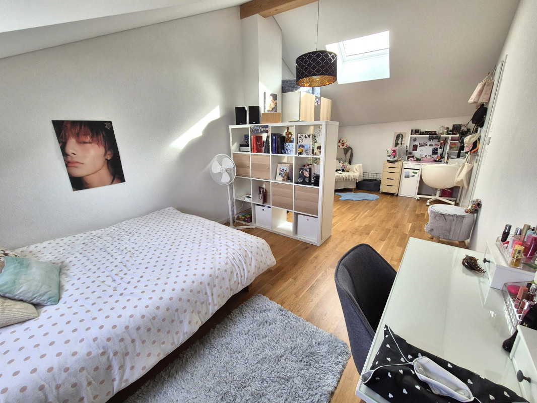 Lumineux Attique Duplex de 4,5 pièces 112m2 à Chessel