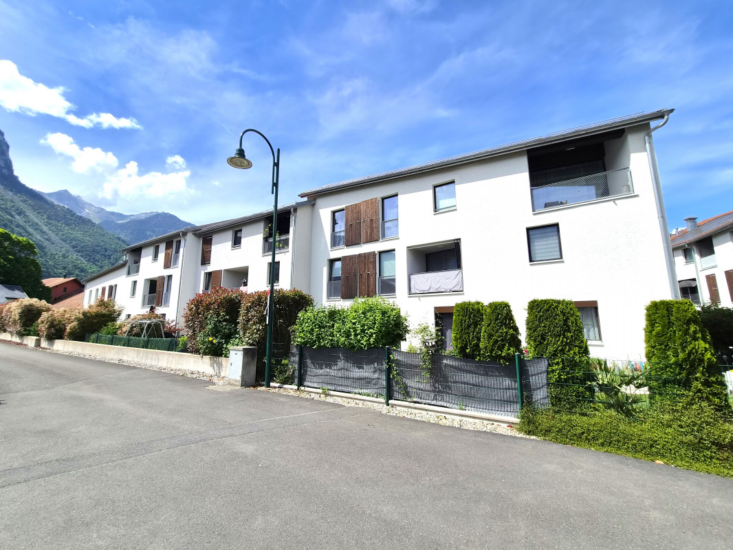 Coup de coeur assuré ! Superbe attique duplex 4,5 pièces à deux pas du lac