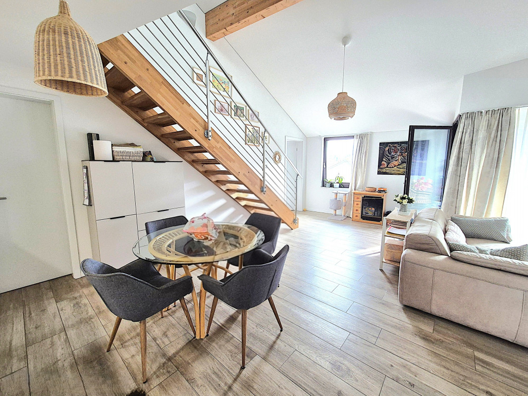 Coup de coeur assuré ! Superbe attique duplex 4,5 pièces à deux pas du lac