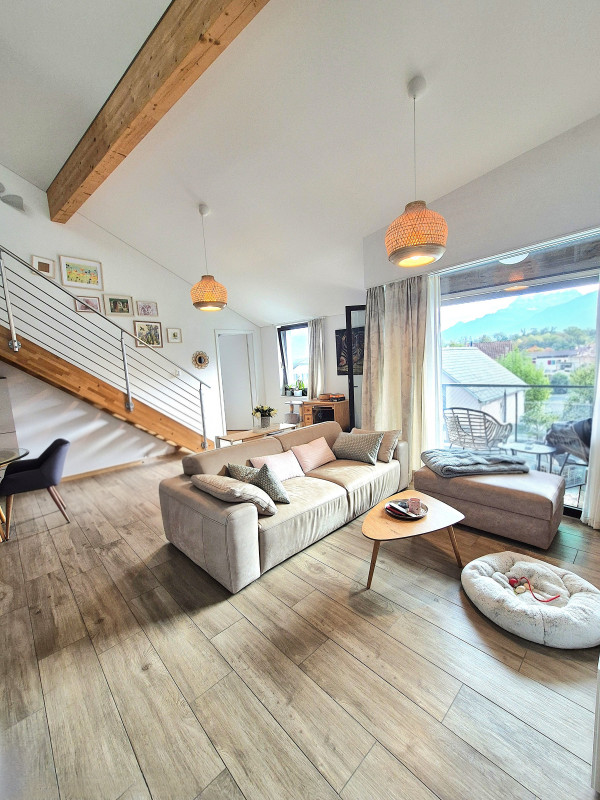 Coup de coeur assuré ! Superbe attique duplex 4,5 pièces à deux pas du lac