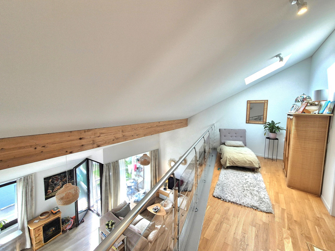 Coup de coeur assuré ! Superbe attique duplex 4,5 pièces à deux pas du lac