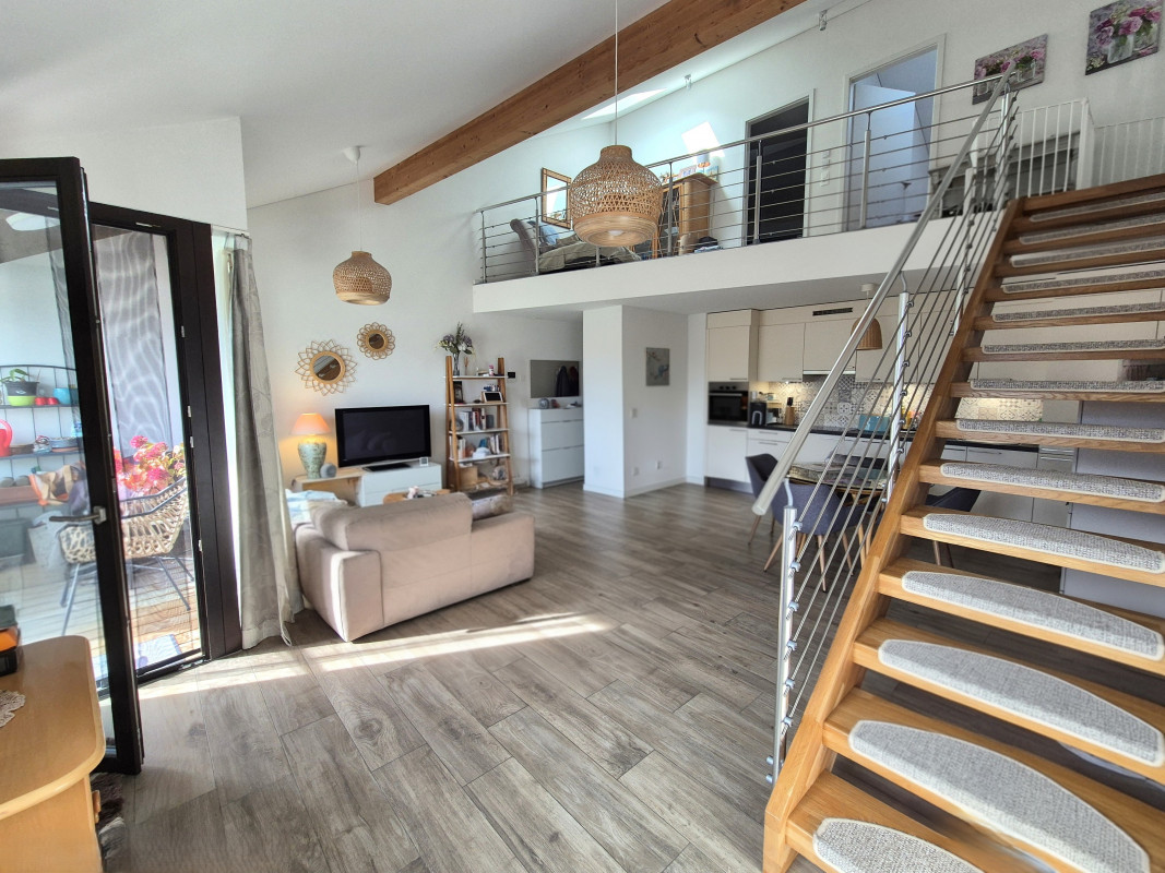 Superbe attique duplex Minergie de 4,5 pièces, lumineux, entouré de verdure