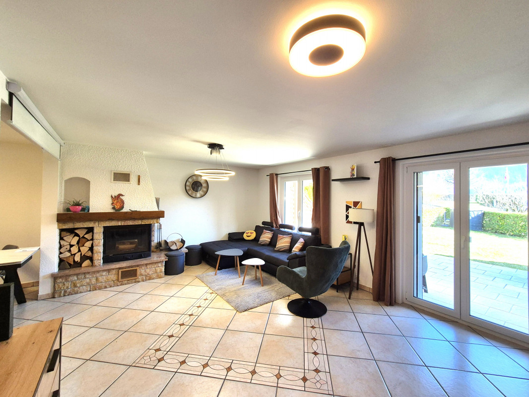 St-Triphon/Ollon : Belle villa mitoyenne contigüe de 4,5 pièces, terrasse-jardin