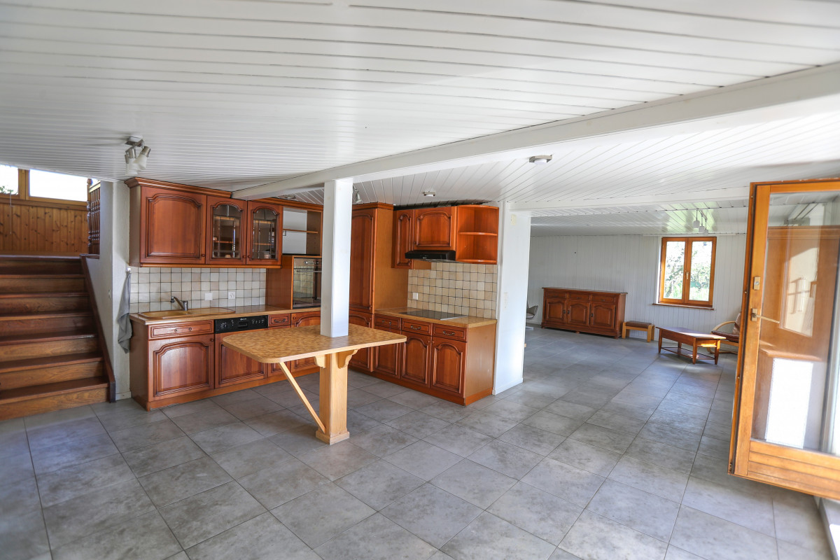 Maison de 2 appartements 3,5 pièces + 1 studio, Grand potentiel !