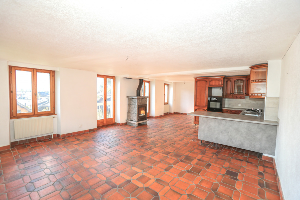 Maison de 2 appartements 3,5 pièces + 1 studio, Grand potentiel !