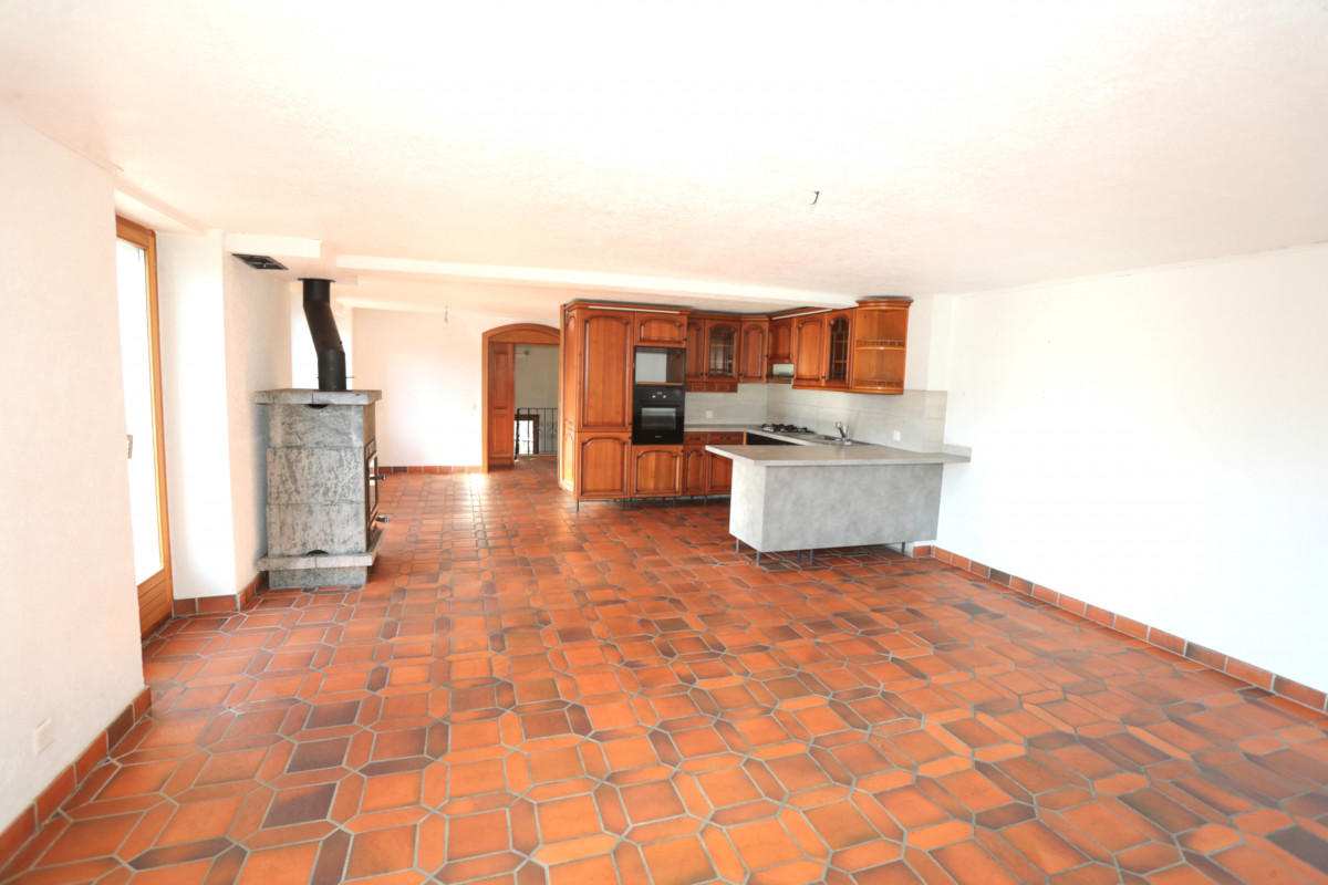 Maison de 2 appartements 3,5 pièces + 1 studio, Grand potentiel !