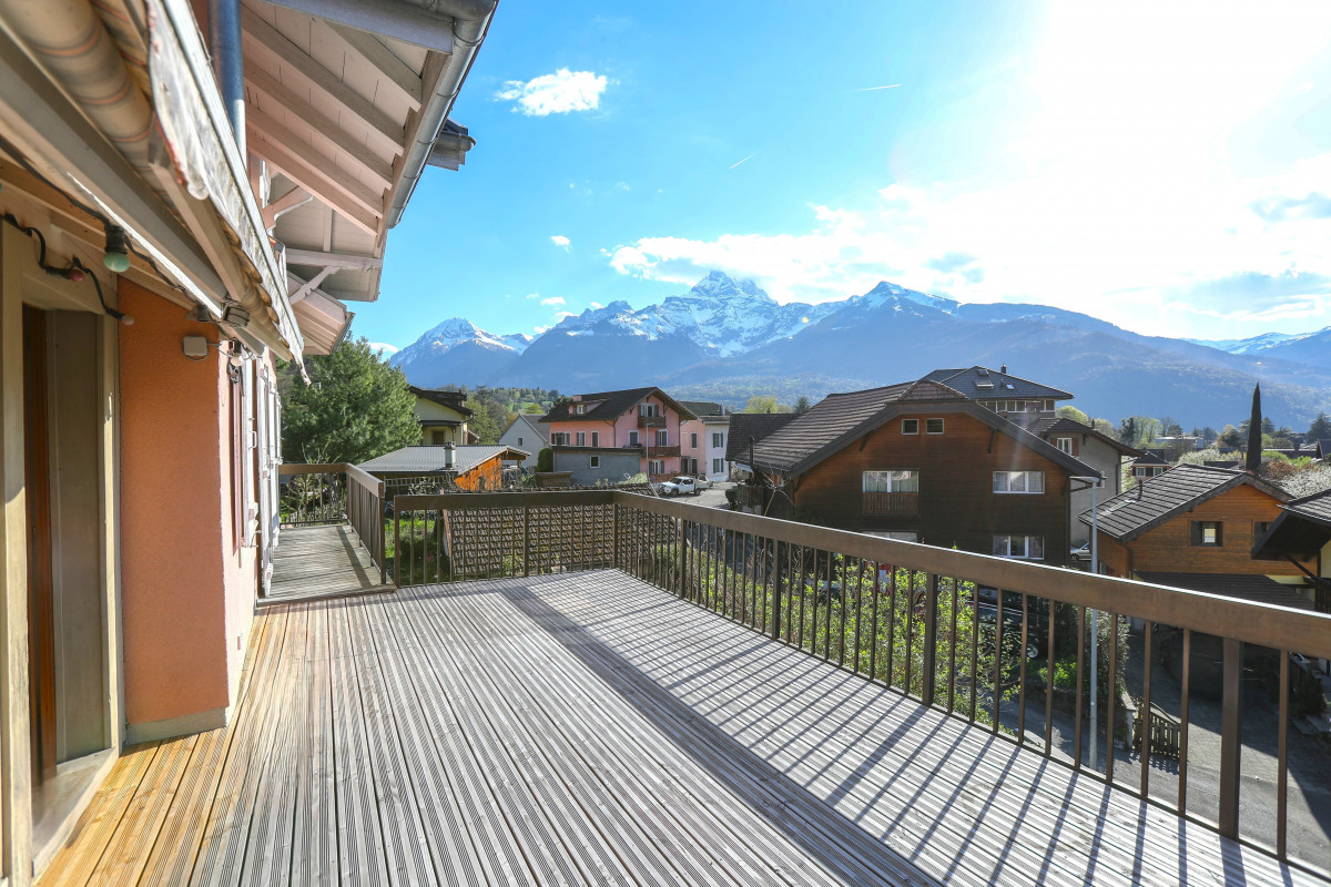 Maison de 2 appartements 3,5 pièces + 1 studio, Grand potentiel !