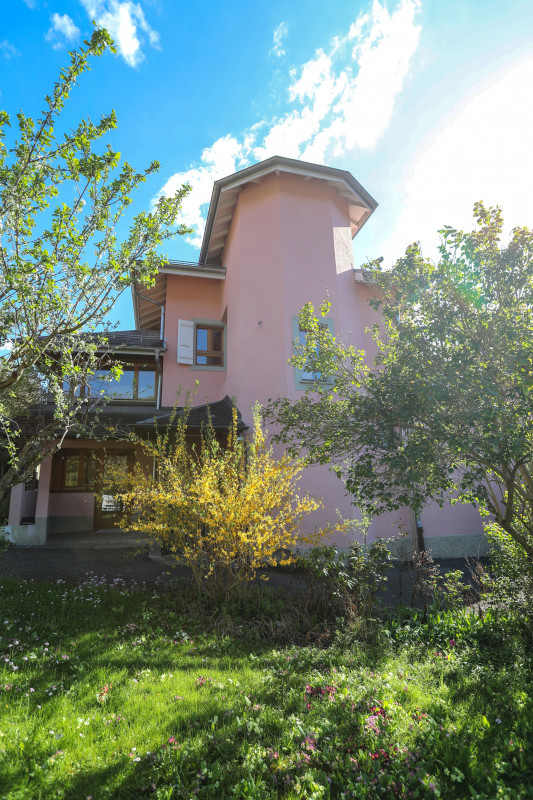 Maison de 2 appartements 3,5 pièces + 1 studio, Grand potentiel !