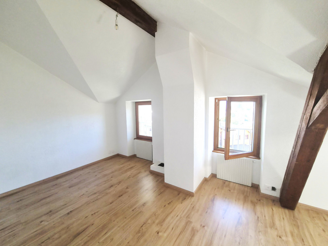 Maison de 2 appartements 3,5 pièces + 1 studio indépendant, Grand potentiel !