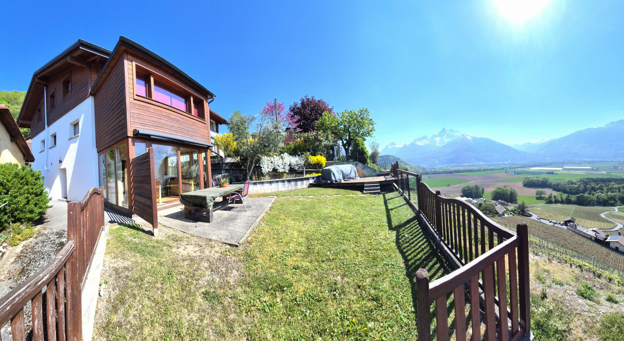 Maison villageoise de 4,5 pièces, toute rénovée et agrandie, vue magnifique