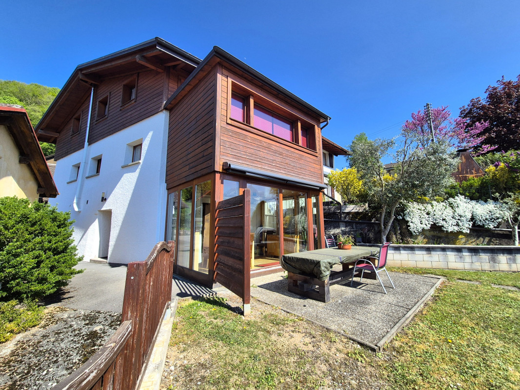 Maison villageoise de 4,5 pièces, toute rénovée et agrandie, vue magnifique