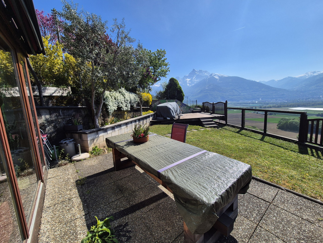 Maison villageoise de 4,5 pièces, rénovée et agrandie , vue magnifique