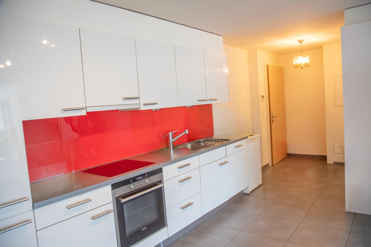 ✨ Grand 2,5 pièces refait à neuf + garage-box privé, Martigny Centre ✨
