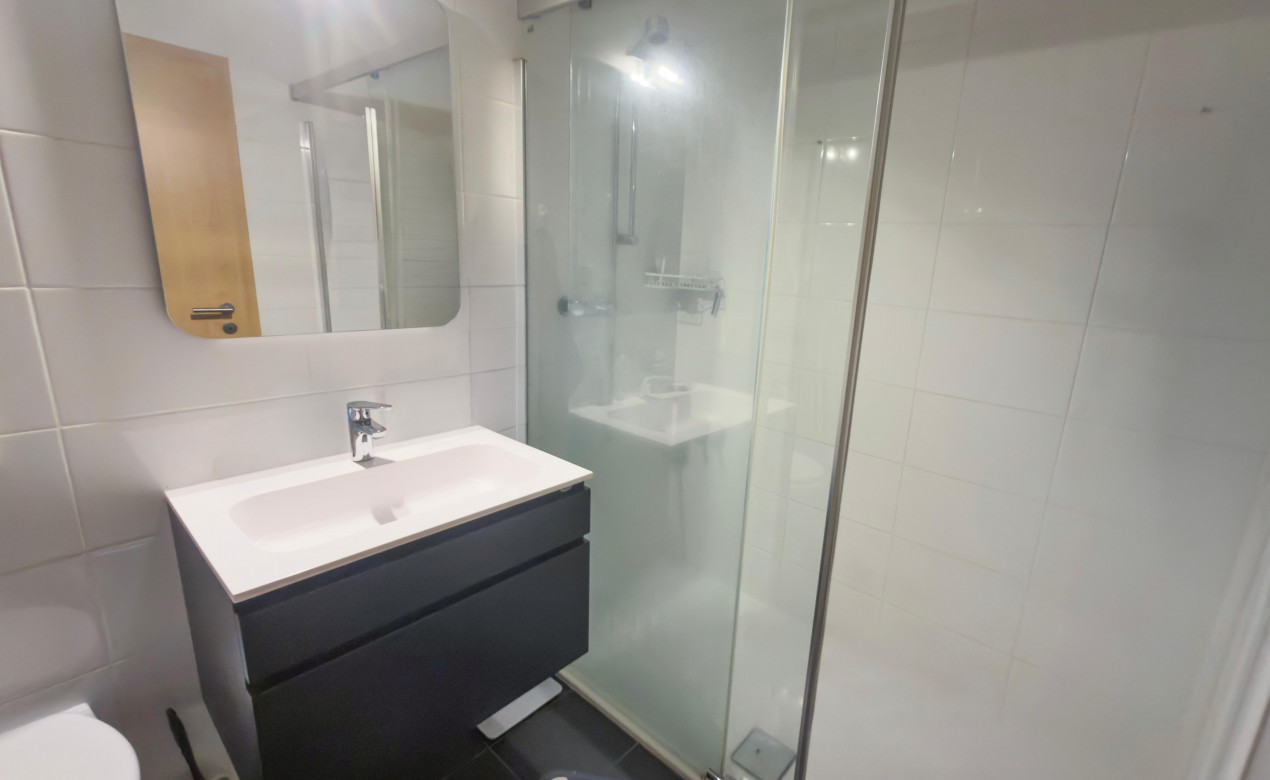 ✨ Grand 2,5 pièces refait à neuf + garage-box privé, Martigny Centre ✨