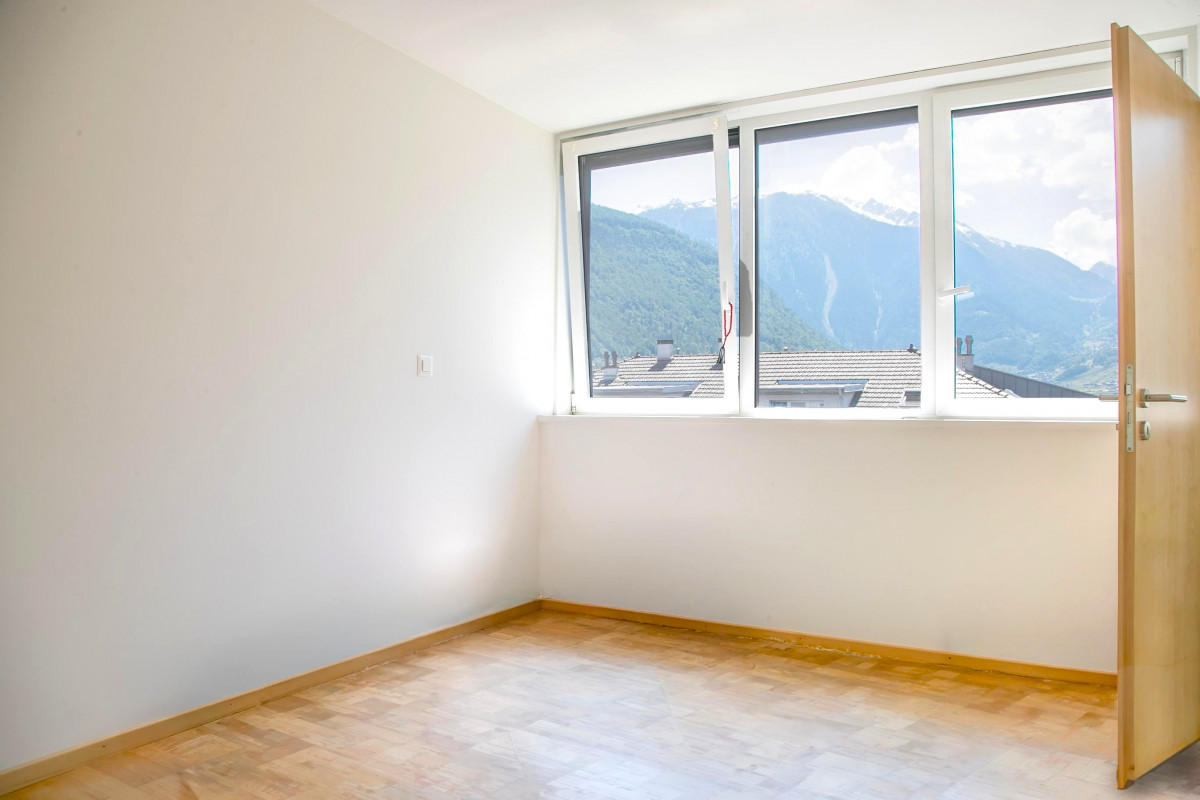 ✨ Grand 2,5 pièces refait à neuf + garage-box privé, Martigny Centre ✨