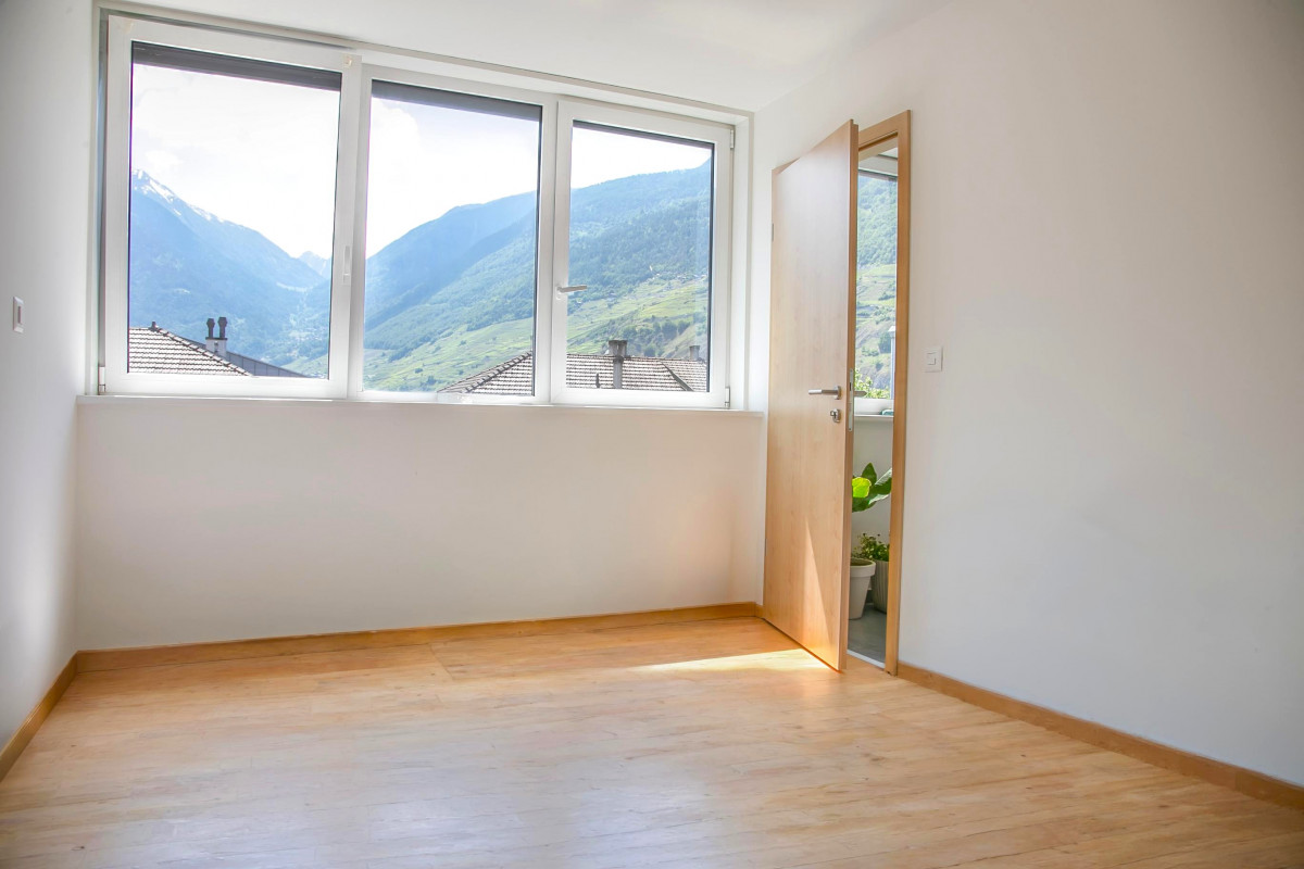 ✨ Grand 2,5 pièces refait à neuf + garage-box privé, Martigny Centre ✨