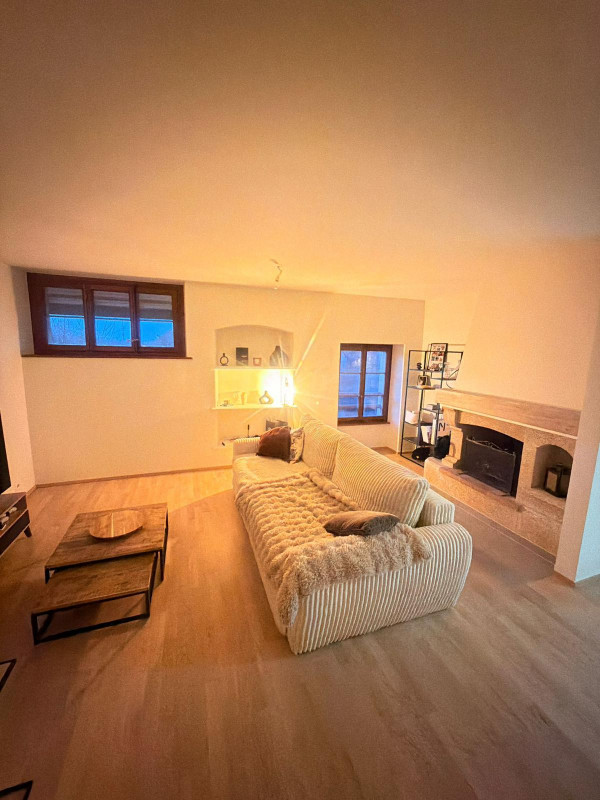 Très joli 4 pièces entièrement rénové en campagne Genevoise