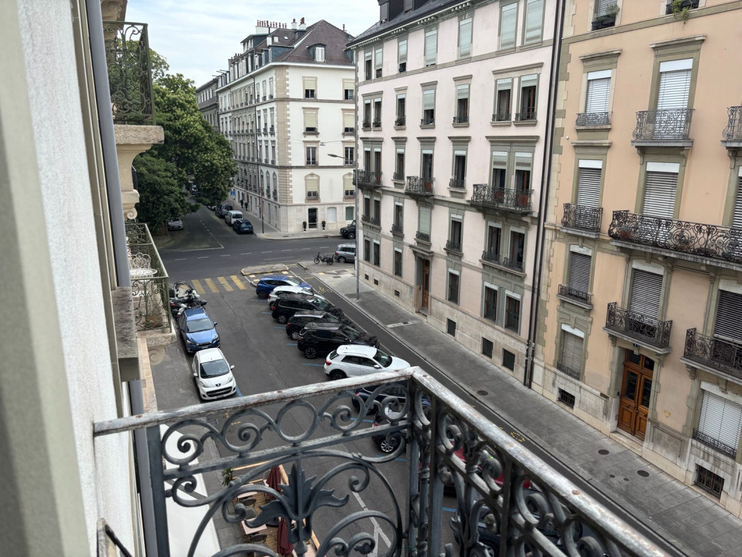 Très charmant 4 pièces dans le quartier de Plainpalais. Beaucoup de cachet!