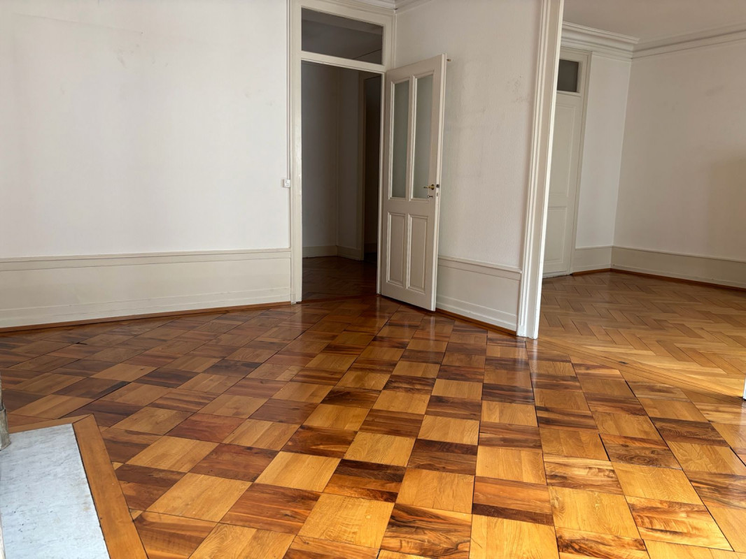 Très charmant 4 pièces dans le quartier de Plainpalais. Beaucoup de cachet!