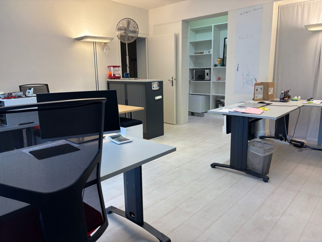 Une place de travail en bureau partagé au centre-ville 