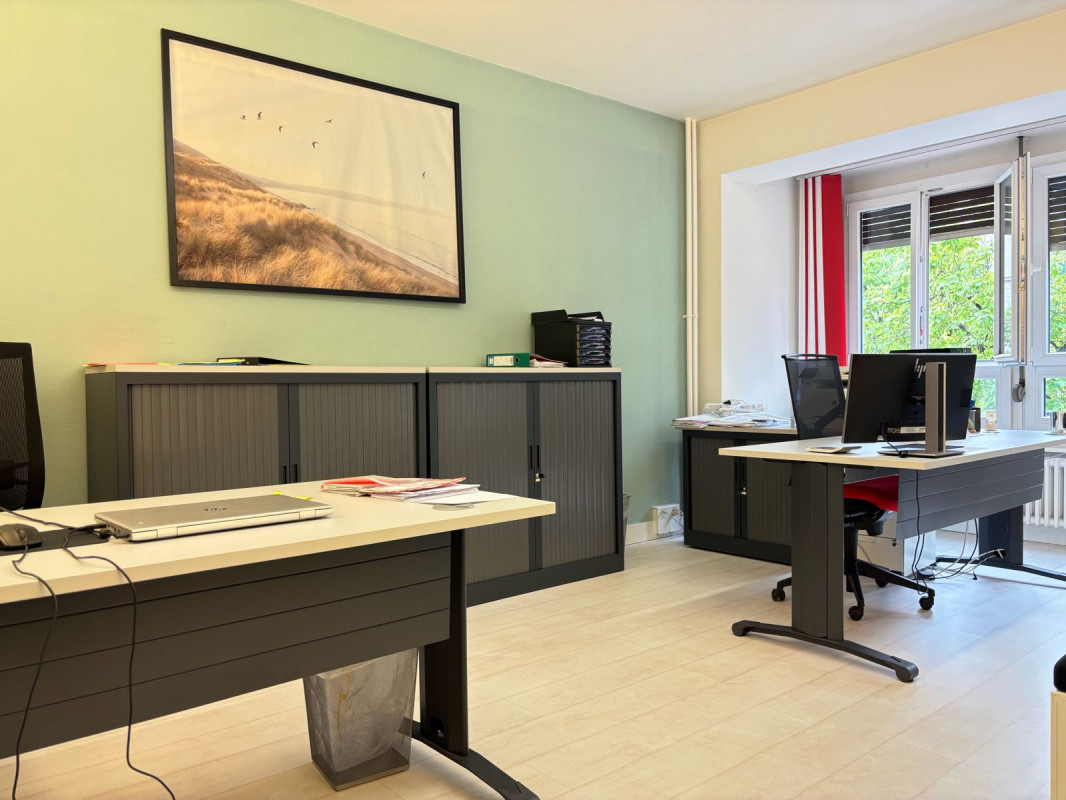 Une place de travail en bureau partagé au centre-ville 