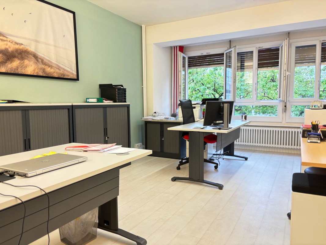Une place de travail en bureau partagé au centre-ville 
