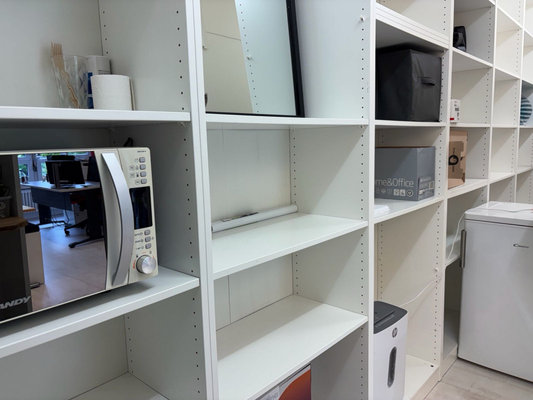 Une place de travail en bureau partagé au centre-ville 