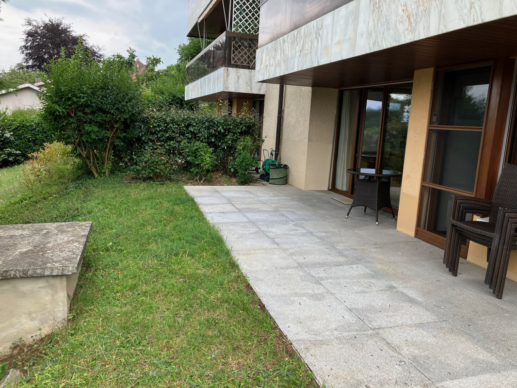 Magnifique 2 pièce meublé avec terrasse de 57m2 à deux min du lac/St-Sulpice VD